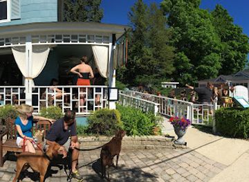 michigan/saugatuck/restaurant/borrowed-time