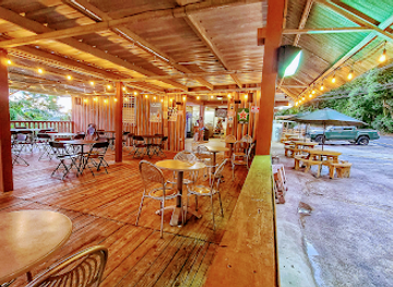 puerto-rico/sierra-de-cayey/restaurant/la-placita-de-guavate