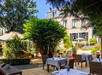 france/burgundy/restaurant/clos-du-cedre