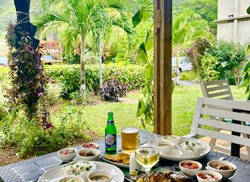 seychelles/baie-lazare/restaurant/ezzy-foods-x-the-seaboard-apartments