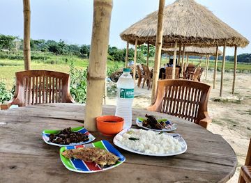 bangladesh/tanguar-haor/restaurant/shaheen-s-cafe-restaurant