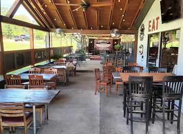 arkansas/pinnacle-mountain-state-park/restaurant/almost-famous-smokehouse-grill