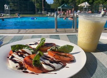 west-virginia/clarksburg/restaurant/sweet-tee-s-at-the-club