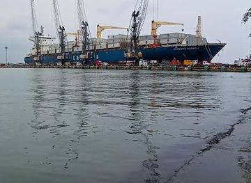 guatemala/livingston/restaurant/container-restaurant