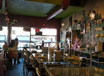 canada/toronto/kensington-market/restaurant/hungary-thai-bar-eatery