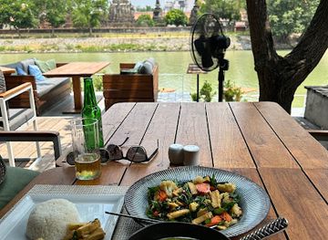 thailand/ayutthaya/restaurant/eatery-and-bar