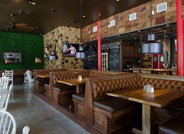 texas/houston/downtown-houston/restaurant/the-moonshiners-southern-table-bar