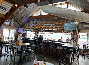 iowa/effigy-mounds-national-monument/restaurant/go-fish-marina-bar-grill