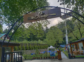 Flydining Manali