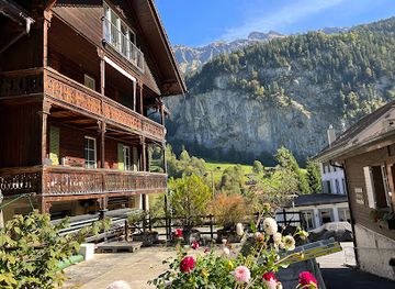 switzerland/lauterbrunnen-valley/restaurant/betty-s-corn-dogs