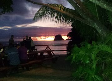 saint-vincent-and-the-grenadines/la-soufriere/restaurant/flowt-beach-bar