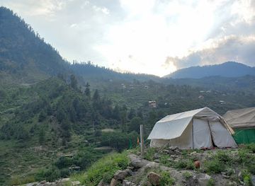 pakistan/kaghan-valley/restaurant/restaurant-at-waterfall