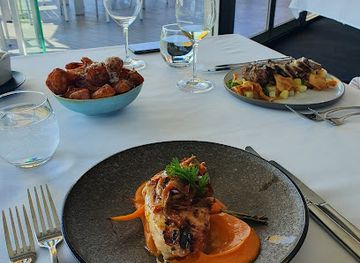 australia/limestone-coast/restaurant/upstairs-restaurant-at-hollick-estates