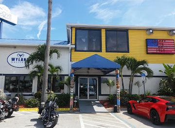 florida/cape-canaveral/restaurant/fishlips-waterfront-bar-grill