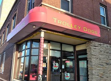 wisconsin/kenosha/restaurant/trolley-dogs