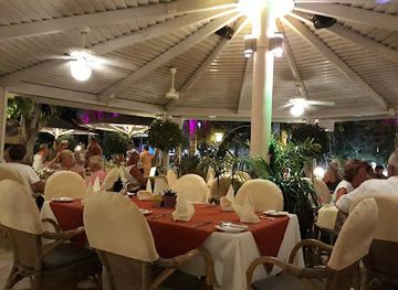 cyprus/nissi-beach/restaurant/gardens-restaurant