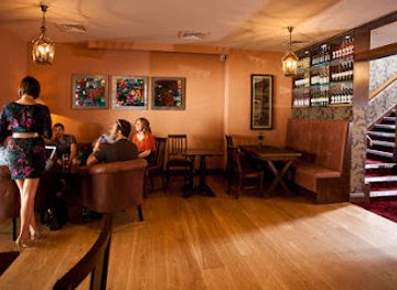 jersey/saint-john/restaurant/the-halkett-pub-dining