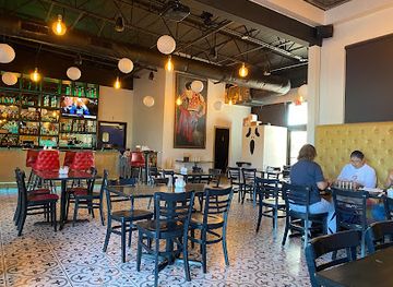 texas/laredo/restaurant/rochas-bar-grill