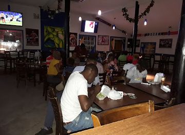 barbados/saint-philip/restaurant/hoodees-roadhouse-restaurant-silver-fox-arcade