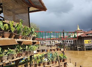 myanmar-burma/inle-lake/restaurant/hnin-thitsar