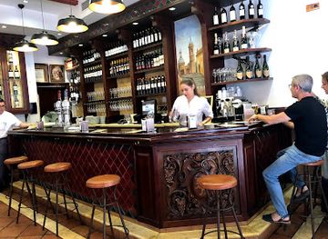 spain/seville/triana/restaurant/blanca-paloma