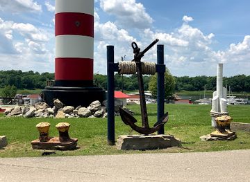 iowa/effigy-mounds-national-monument/restaurant/louie-s-lakeside-bistro-bbq