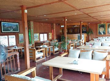 nepal/annapurna-circuit/restaurant/utopia-garden-snacks-bar