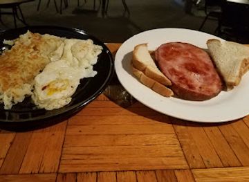 iowa/burlington/restaurant/dueling-leos