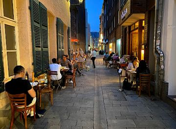 germany/dusseldorf/altstadt/restaurant/a-tavola-dusseldorf