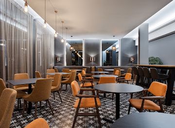 madagascar/alaotra-mangoro/restaurant/the-fire-lake