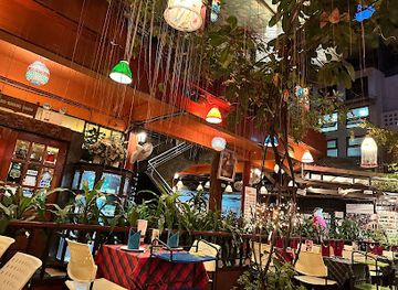 thailand/central-thailand/restaurant/cabbages-condoms