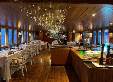 fiji/eastern-division/restaurant/tikos-seafood-restaurant