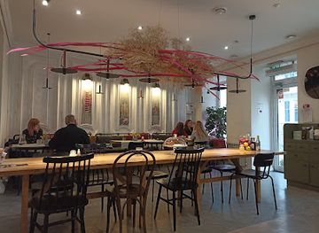 ukraine/kharkiv/gorky-park/restaurant/snig-na-golovu