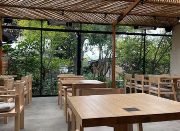 ecuador/highland-valleys/restaurant/bhumi-feel-good-kitchen