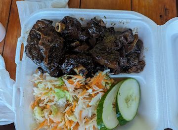 curacao/playa-manzalina/restaurant/cool-running-jerk-center