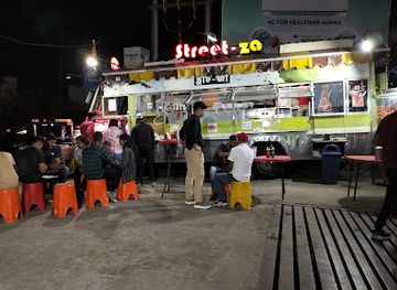 india/guwahati/chandmari/restaurant/street-za-food-truck