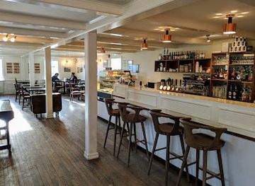 iceland/northeastern-region/restaurant/gamli-barinn