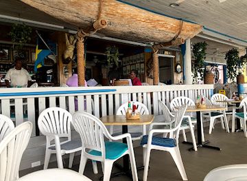 the-bahamas/nassau-and-paradise-island/restaurant/poop-deck