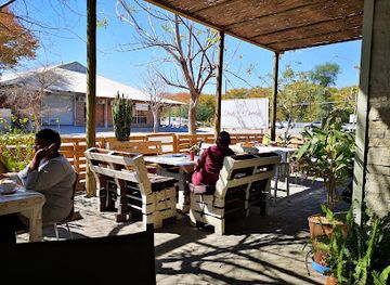 botswana/maun/restaurant/dusty-donkey-cafe