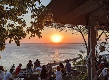 mozambique/bazaruto-archipelago/restaurant/dhow