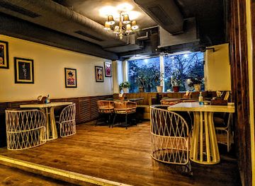 india/delhi/hauz-khas-village/restaurant/moonshine-cafe-and-bar-hauz-khas-village