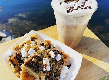 maine/rockland/restaurant/tuck-roll