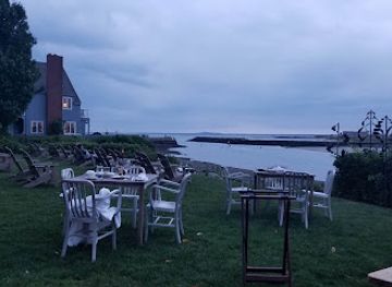 maine/kennebunkport/restaurant/stripers-waterside-restaurant