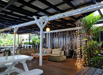 cook-islands/takitumu/restaurant/charlie-s-raro