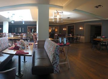 vermont/woodstock/restaurant/red-rooster-at-the-woodstock-inn-resort