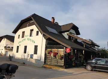 slovenia/savinja/restaurant/zmajeva-votlina-in-7-burger