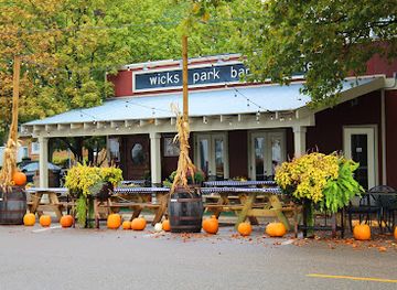 michigan/saugatuck/restaurant/wicks-park-bar-grille