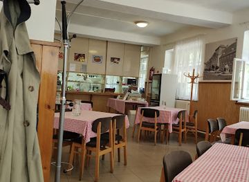 hungary/szekesfehervar/restaurant/retro-menza-onkiszolgalo-etterem-a-szent-istvan-szakkepzo-iskolaban
