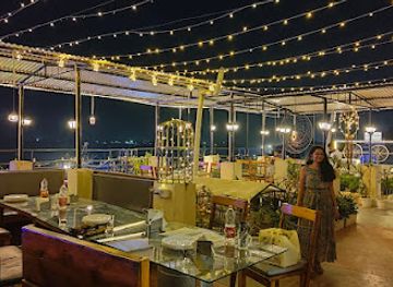 india/varanasi/assi-ghat/restaurant/84-above