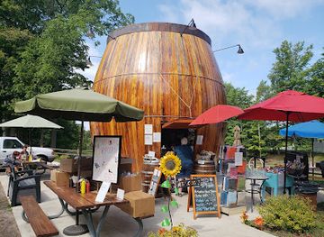 michigan/saugatuck/restaurant/douglas-root-beer-barrel